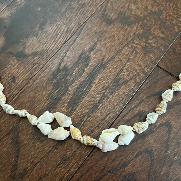 Shell Necklace - Picture 2 of 2